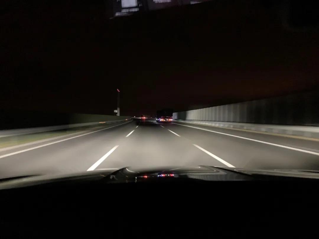 吉利汽車最新款SUV，引領(lǐng)智能出行新潮流