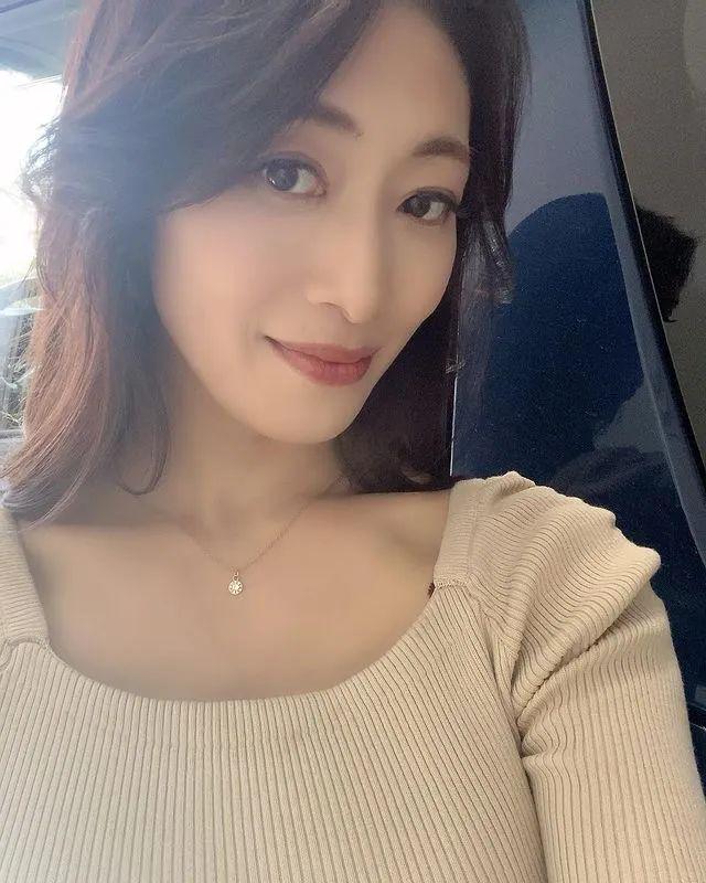 小早川憐子最新動態(tài)，從熒屏到現(xiàn)實，她的魅力持續(xù)閃耀